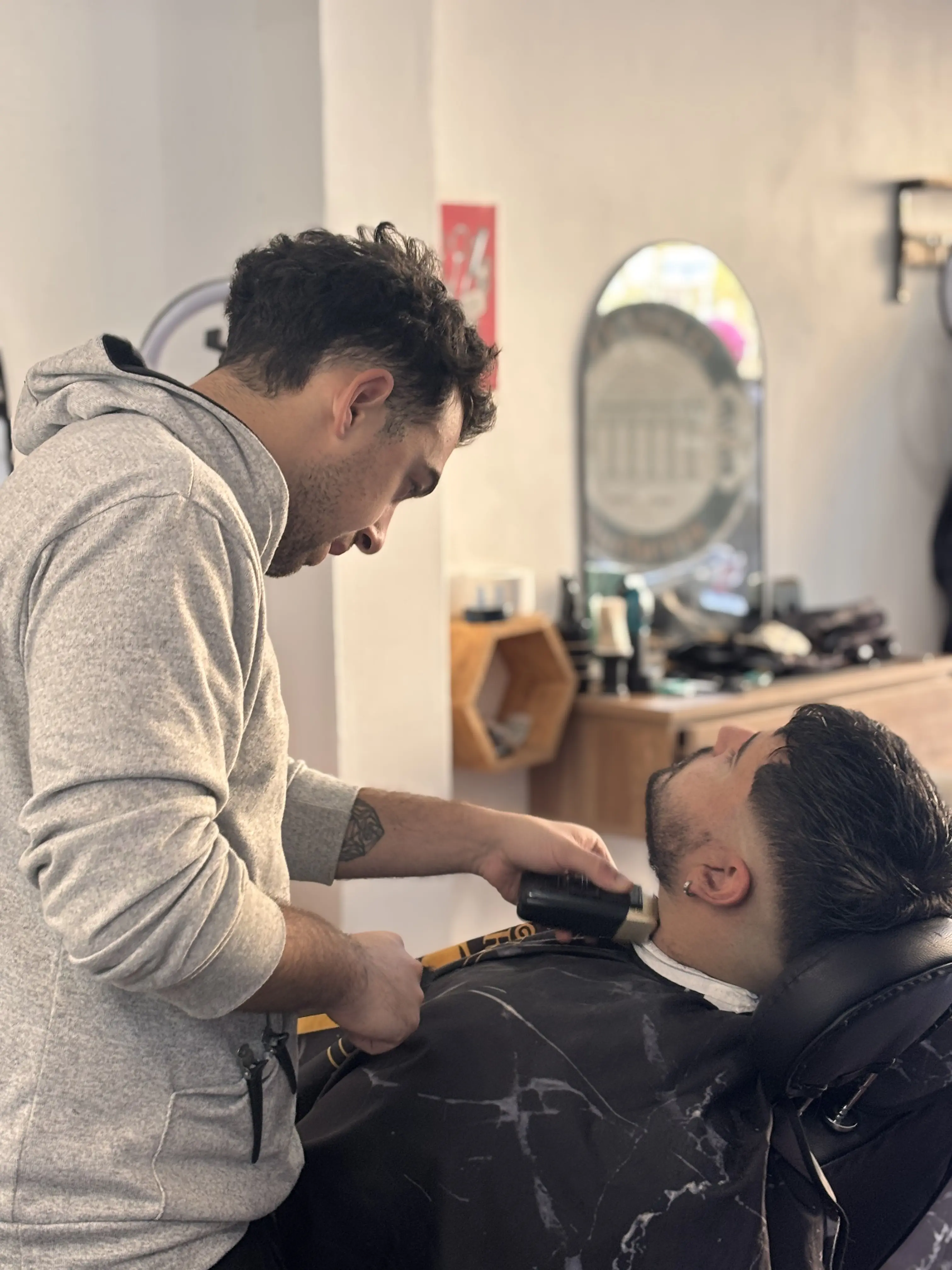 Franco Aristimuño, fundador y dueño de Templo Barbería desde 2019